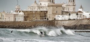 Faire du surf à Cadix