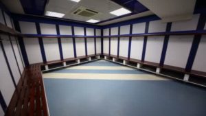 Faire le tour des vestiaires au stade Santiago Bernabéu de Madrid