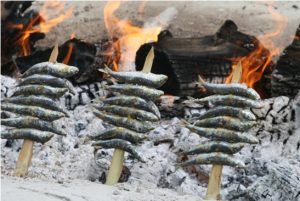 Les sardines grillées au bord de la plage Malaga