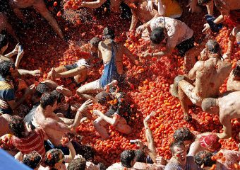 Le festival de la tomatina en Espagne pour un bain de tomates