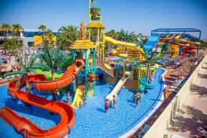 Frimer avec une photo dans les piscines et les toboggans à Benidorm