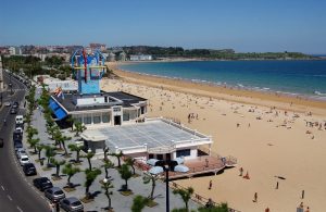 Prendre un bain-de-soleil sur la plage d’El Sardinero à Santander