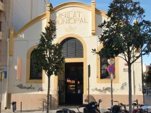 Faire des emplettes au Mercat Municipal de La Vila Cambrils