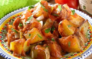 Patatas Bravas plats traditionnels espagnols