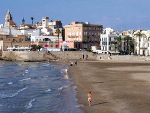 la plage Sant Sebastià à Sitges