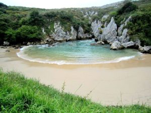 Playa de Gulpiyuri Asturies