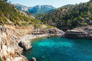 La plage de Deià